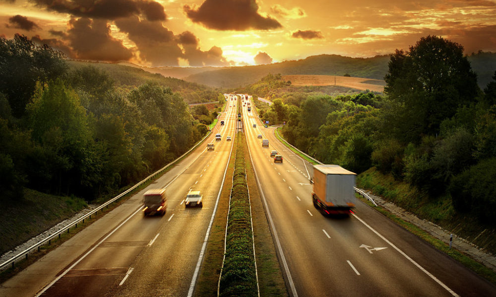 5 reglas a seguir para tener una conducción segura en la carretera